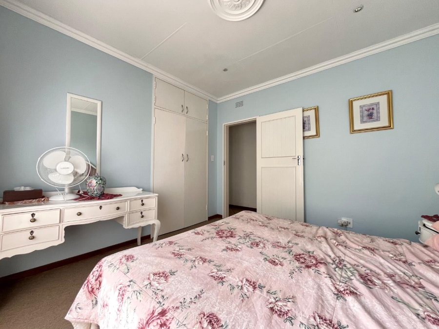 4 Bedroom Property for Sale in Crystal Park Gauteng