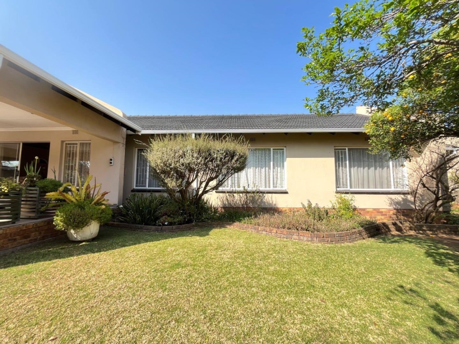 4 Bedroom Property for Sale in Crystal Park Gauteng