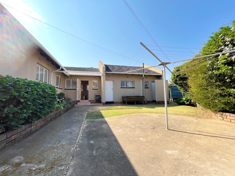 4 Bedroom Property for Sale in Crystal Park Gauteng