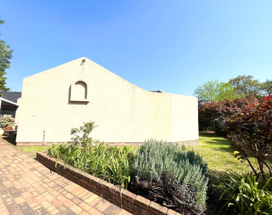 4 Bedroom Property for Sale in Crystal Park Gauteng