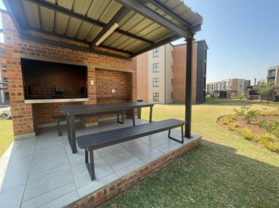 To Let 2 Bedroom Property for Rent in Glen Marais Gauteng