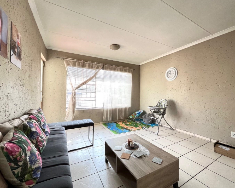 To Let 1 Bedroom Property for Rent in Rembrandt Park Gauteng