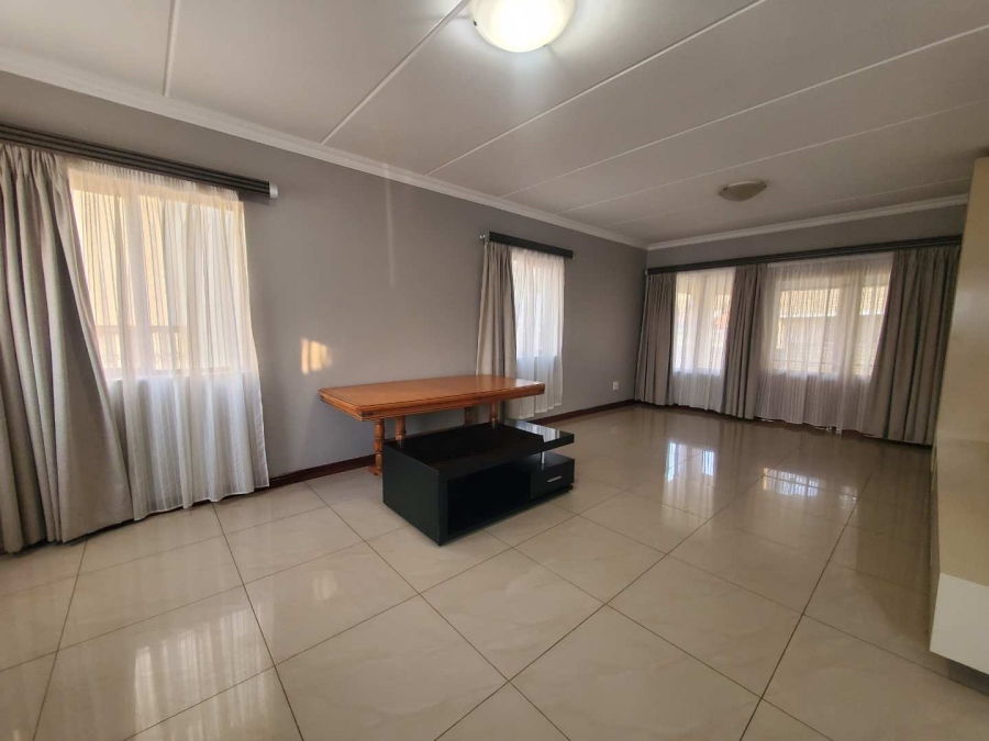 To Let 3 Bedroom Property for Rent in Willowbrook Gauteng