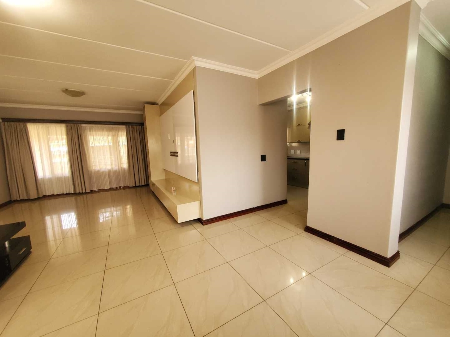 To Let 3 Bedroom Property for Rent in Willowbrook Gauteng