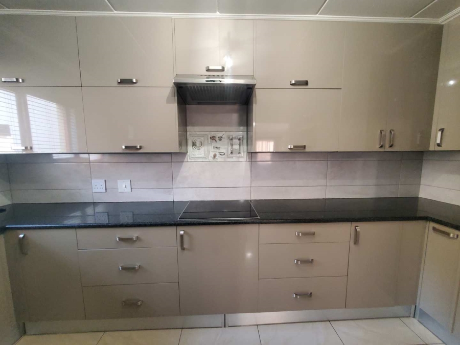 To Let 3 Bedroom Property for Rent in Willowbrook Gauteng