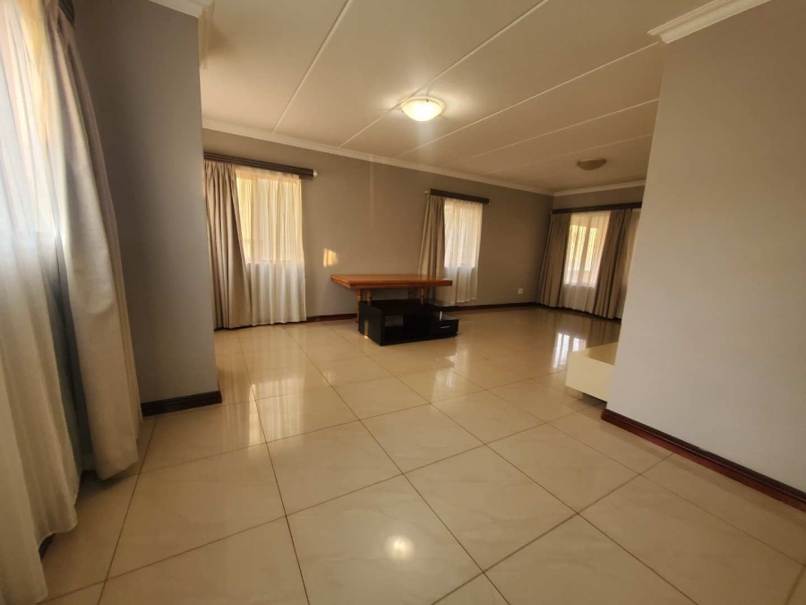 To Let 3 Bedroom Property for Rent in Willowbrook Gauteng
