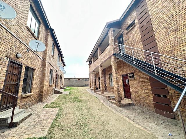 2 Bedroom Property for Sale in Olievenhoutbosch Gauteng