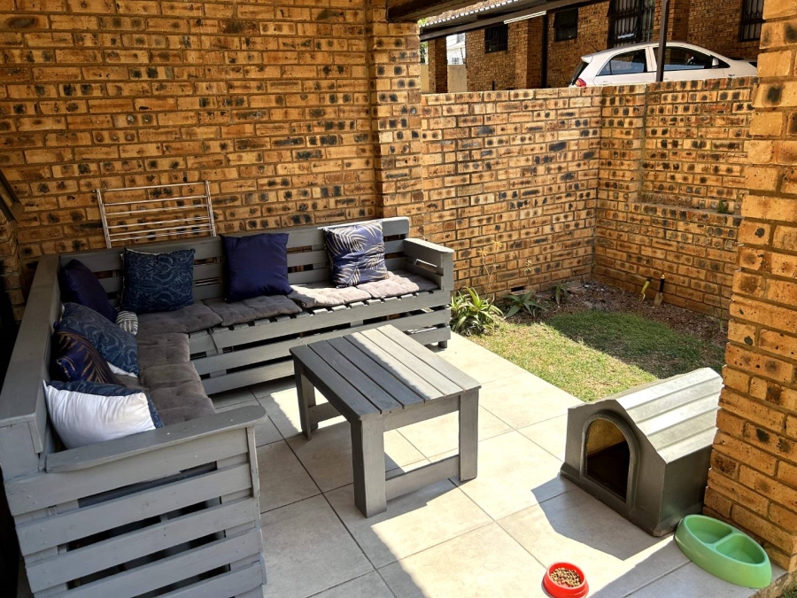 2 Bedroom Property for Sale in Florida Park Gauteng