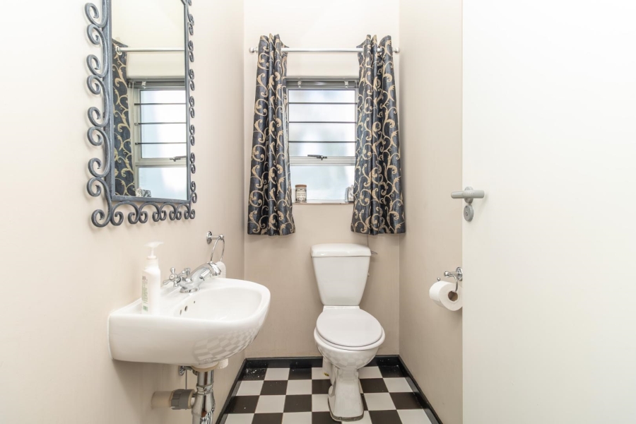 3 Bedroom Property for Sale in Hurlingham Manor Gauteng