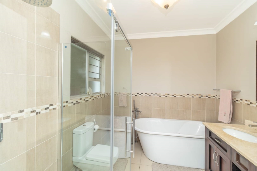 3 Bedroom Property for Sale in Hurlingham Manor Gauteng