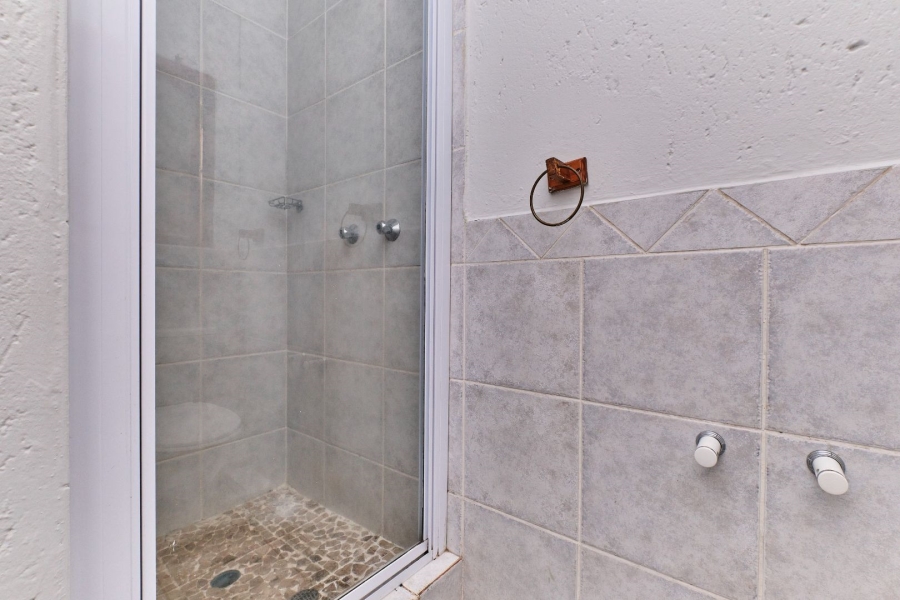 2 Bedroom Property for Sale in Bromhof Gauteng