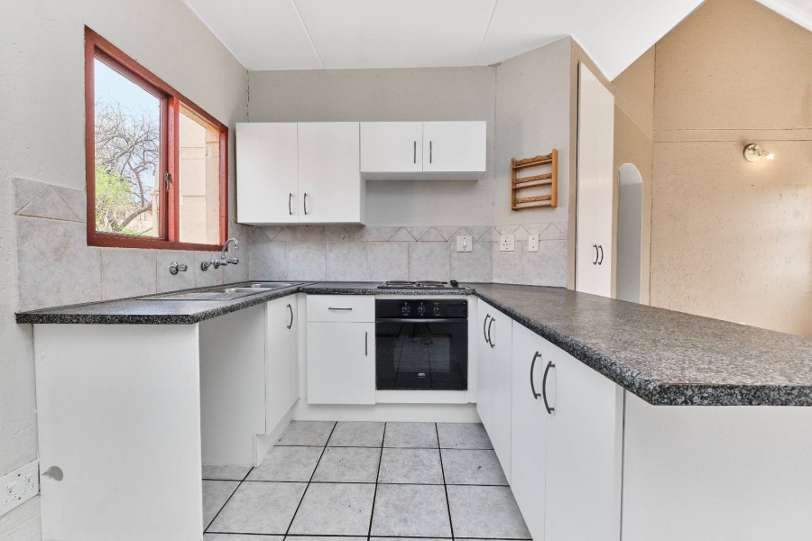2 Bedroom Property for Sale in Bromhof Gauteng