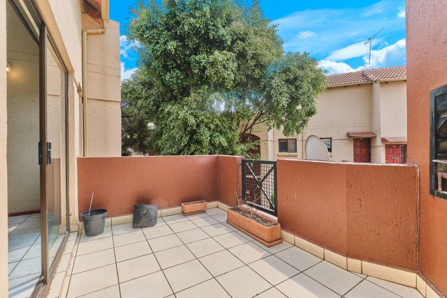 2 Bedroom Property for Sale in Bromhof Gauteng