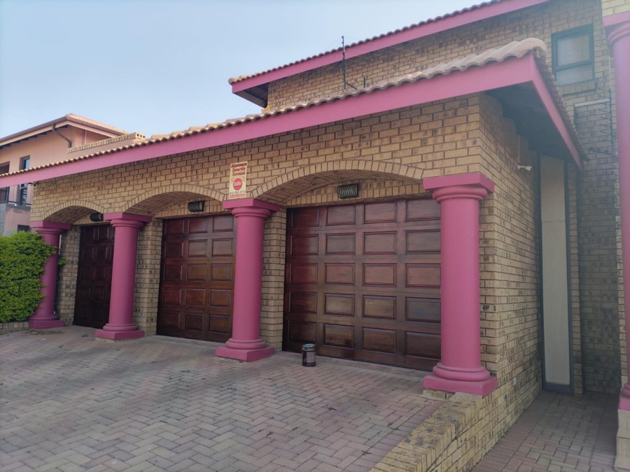5 Bedroom Property for Sale in Ninapark Gauteng