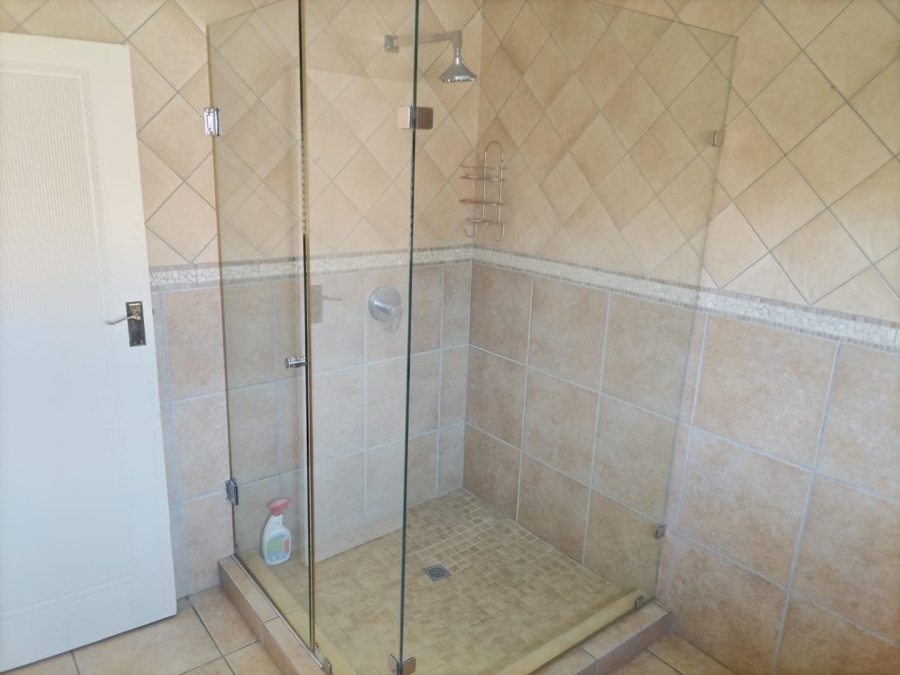 5 Bedroom Property for Sale in Ninapark Gauteng