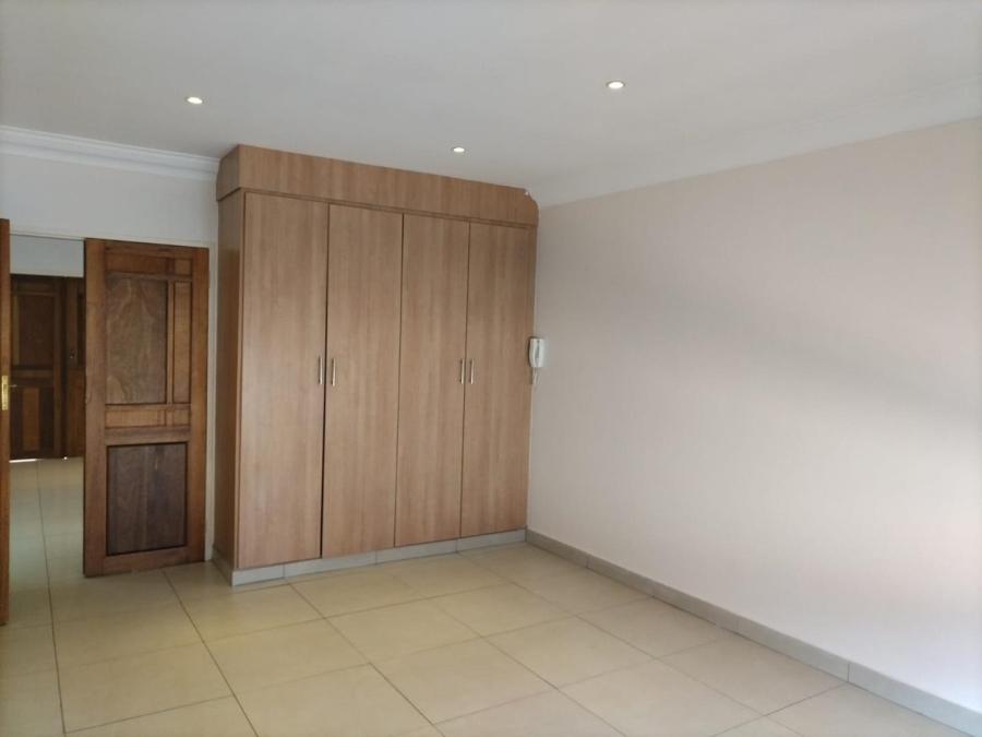 5 Bedroom Property for Sale in Ninapark Gauteng