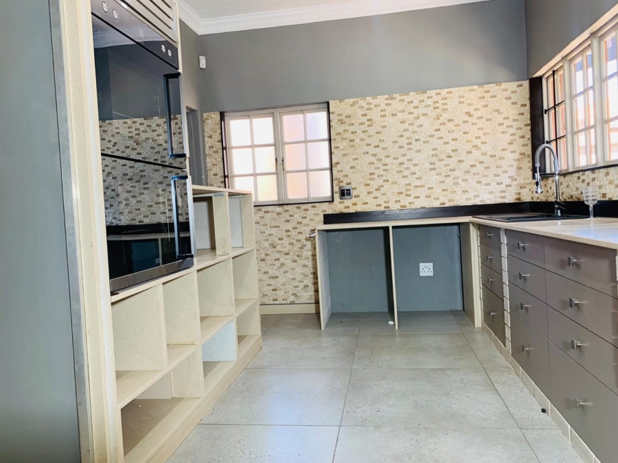6 Bedroom Property for Sale in Amandasig Gauteng