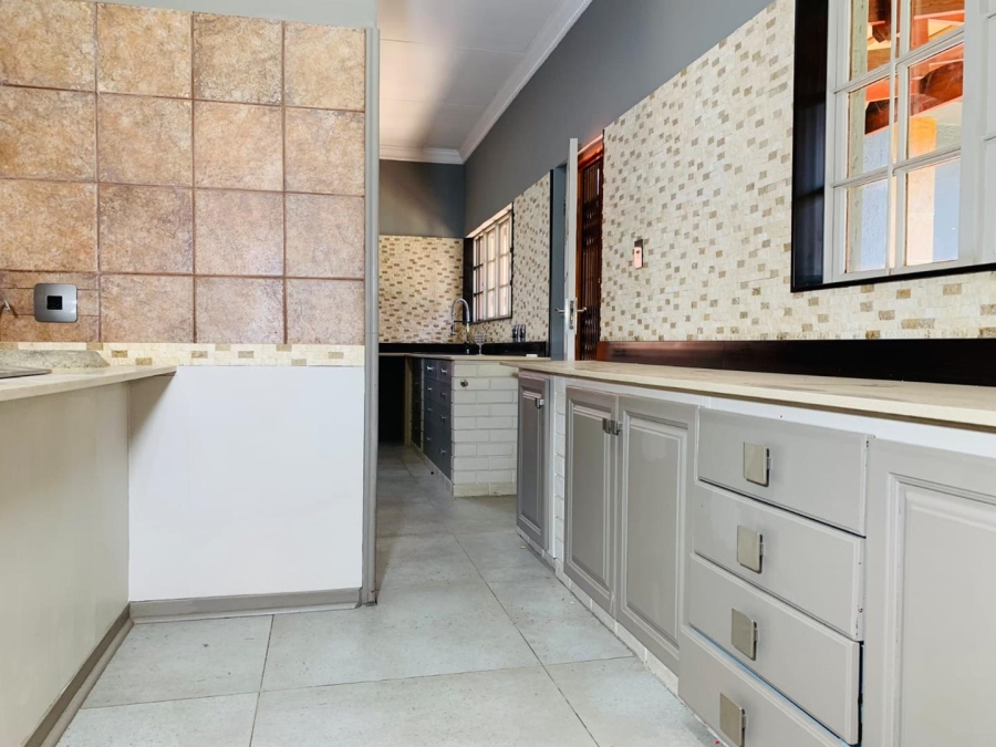 6 Bedroom Property for Sale in Amandasig Gauteng