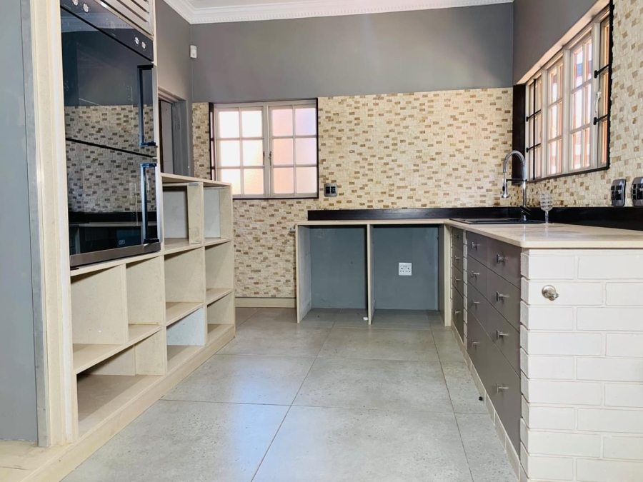 6 Bedroom Property for Sale in Amandasig Gauteng