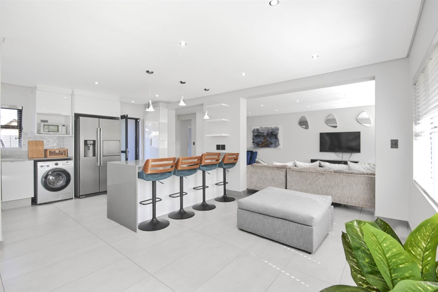 To Let 4 Bedroom Property for Rent in Hurlingham Manor Gauteng