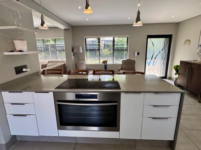 To Let 4 Bedroom Property for Rent in Hurlingham Manor Gauteng
