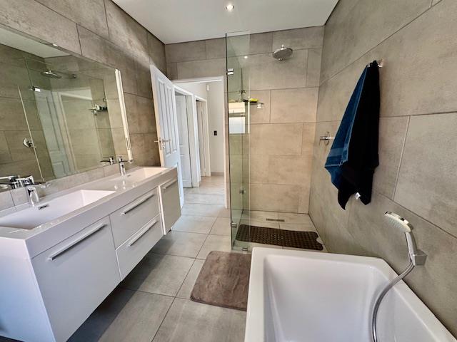 To Let 4 Bedroom Property for Rent in Hurlingham Manor Gauteng