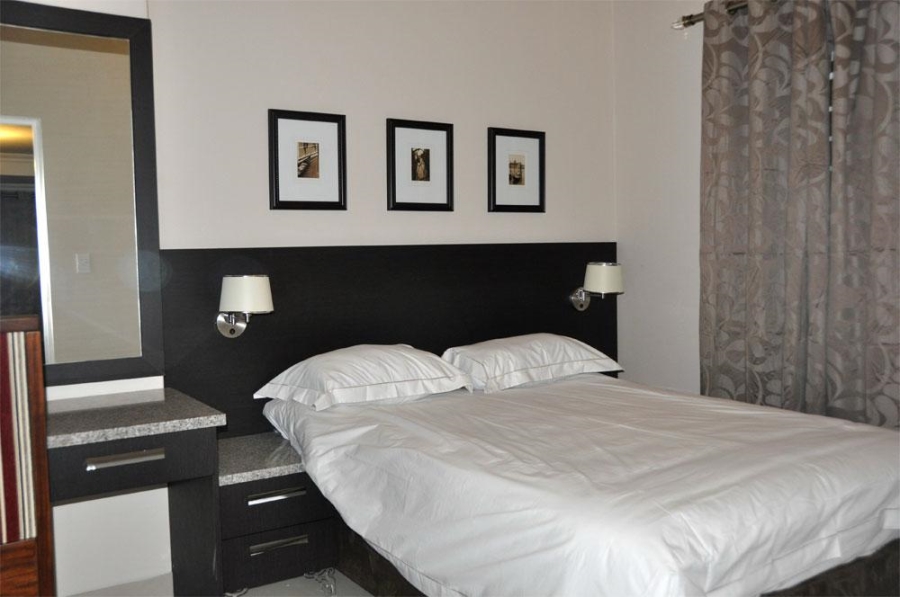 To Let 1 Bedroom Property for Rent in Hurlingham Gauteng