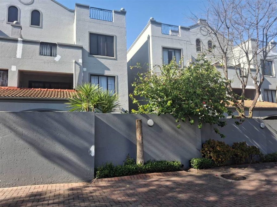 To Let 1 Bedroom Property for Rent in Waverley Gauteng