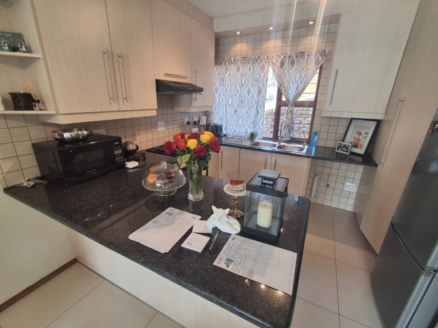 1 Bedroom Property for Sale in Bassonia Gauteng
