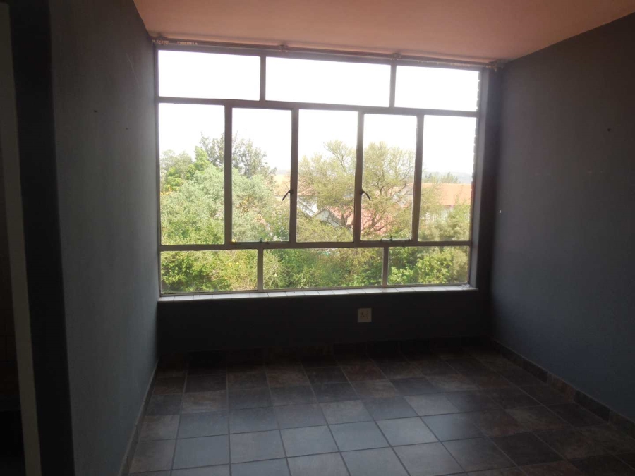 1 Bedroom Property for Sale in La Montagne Gauteng