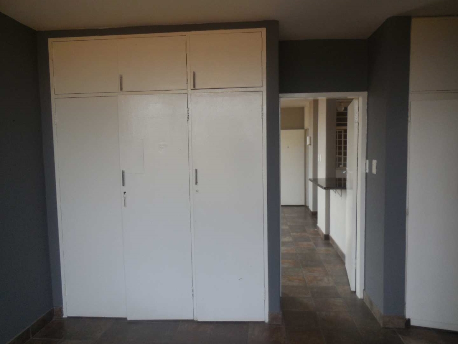 1 Bedroom Property for Sale in La Montagne Gauteng