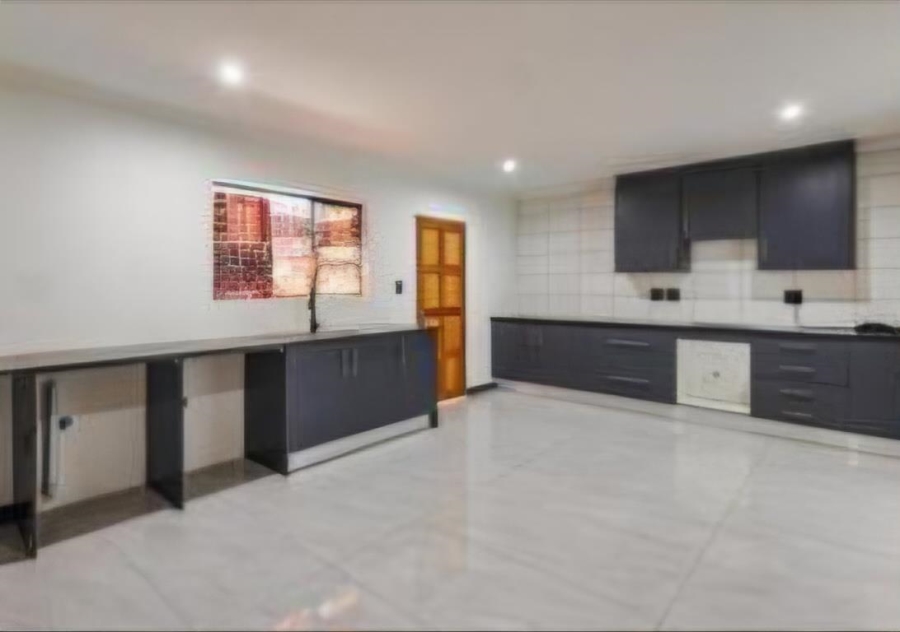 6 Bedroom Property for Sale in Meyerspark Gauteng