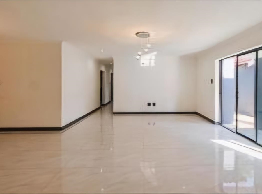 6 Bedroom Property for Sale in Meyerspark Gauteng