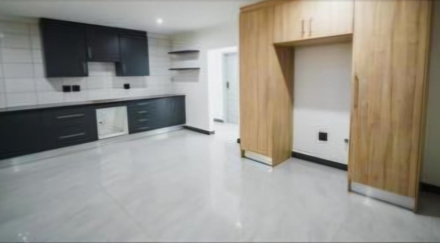 6 Bedroom Property for Sale in Meyerspark Gauteng