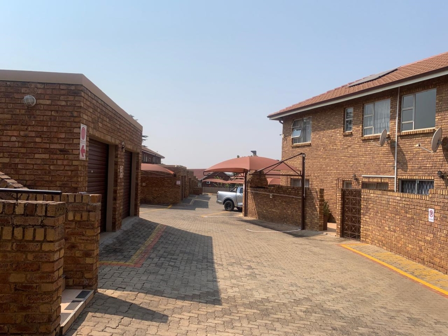 2 Bedroom Property for Sale in Birchleigh Gauteng