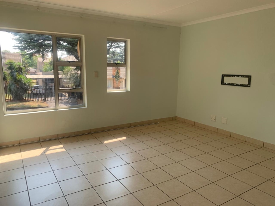 2 Bedroom Property for Sale in Birchleigh Gauteng