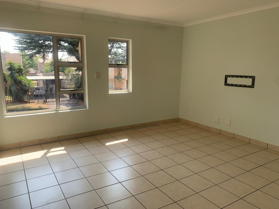 2 Bedroom Property for Sale in Birchleigh Gauteng