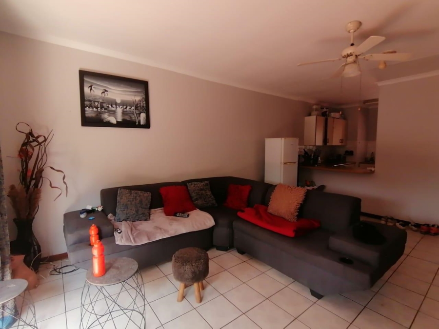 2 Bedroom Property for Sale in Die Hoewes Gauteng