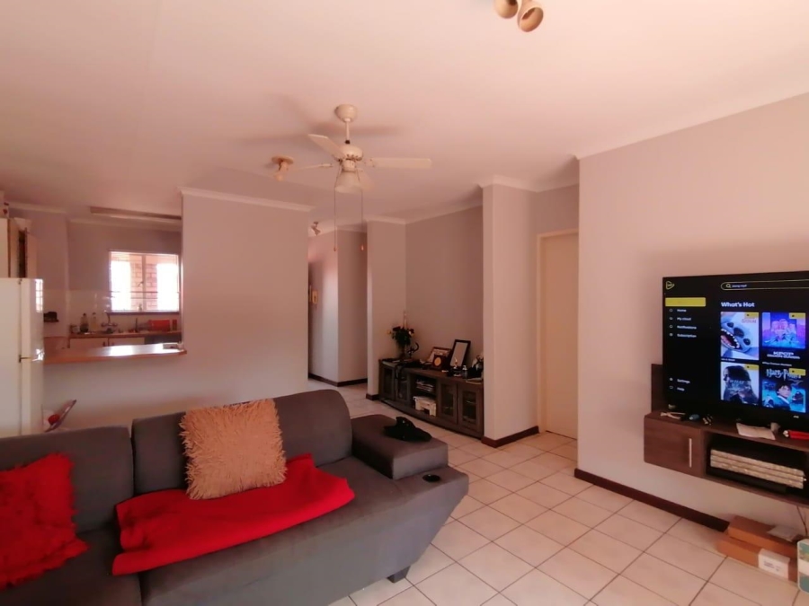 2 Bedroom Property for Sale in Die Hoewes Gauteng