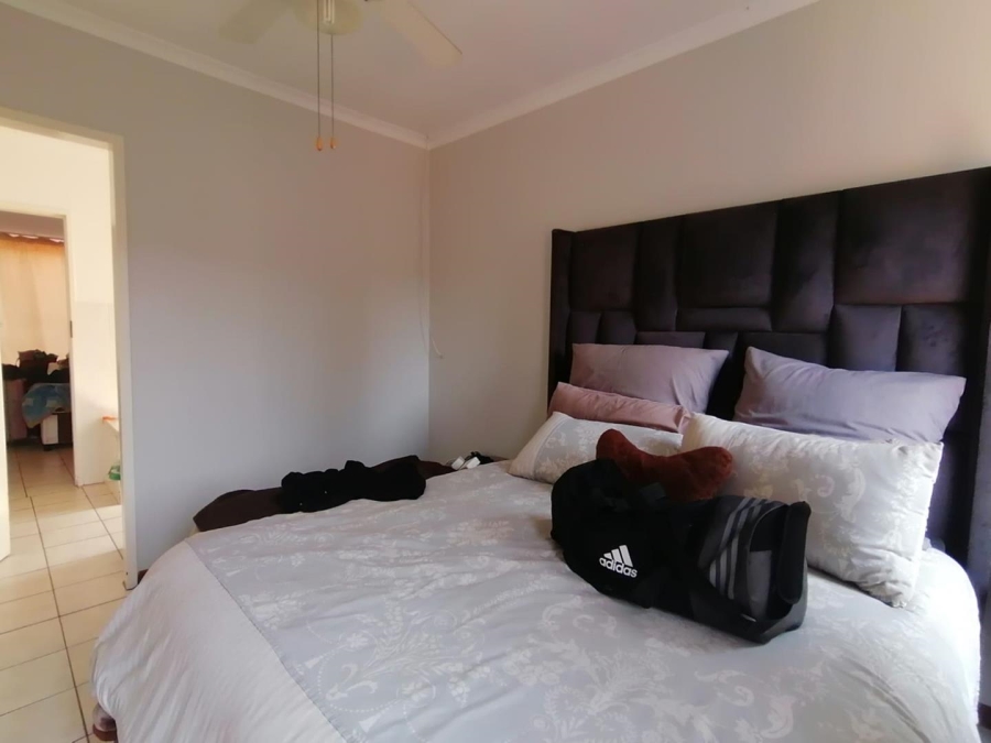 2 Bedroom Property for Sale in Die Hoewes Gauteng
