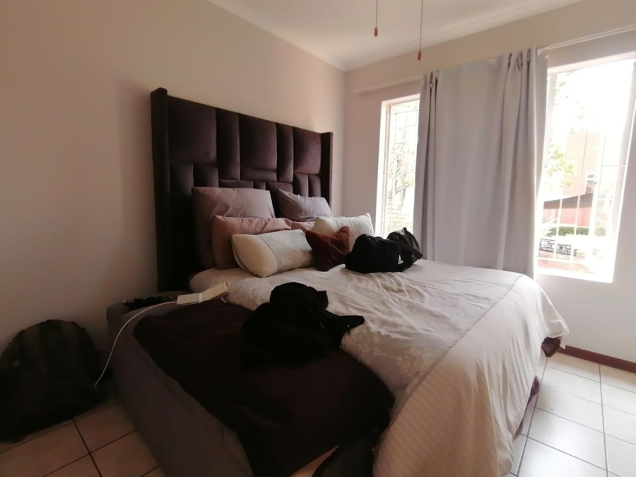 2 Bedroom Property for Sale in Die Hoewes Gauteng