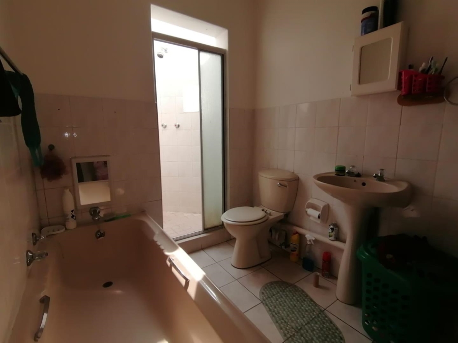 2 Bedroom Property for Sale in Die Hoewes Gauteng