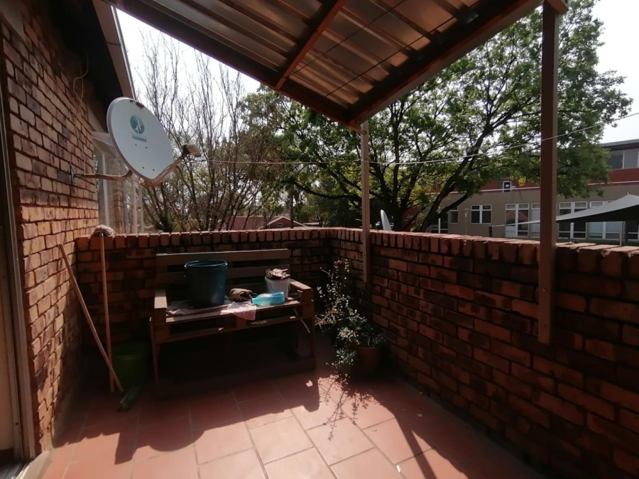 2 Bedroom Property for Sale in Die Hoewes Gauteng