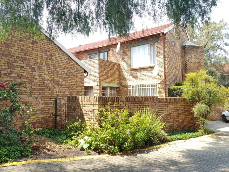 2 Bedroom Property for Sale in Die Hoewes Gauteng