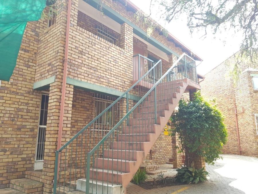 2 Bedroom Property for Sale in Die Hoewes Gauteng