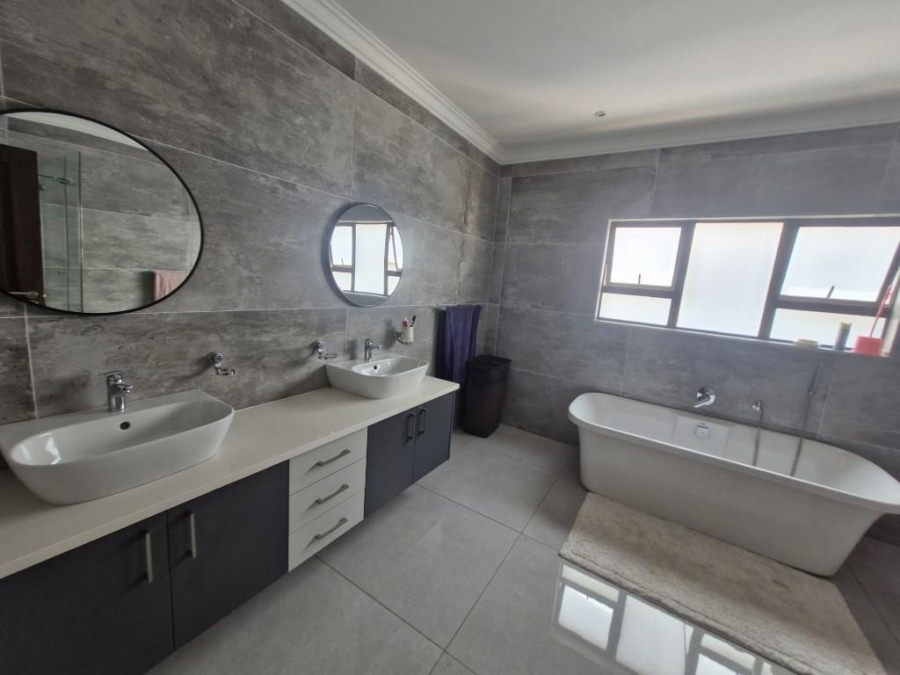 4 Bedroom Property for Sale in Eye of Africa Gauteng