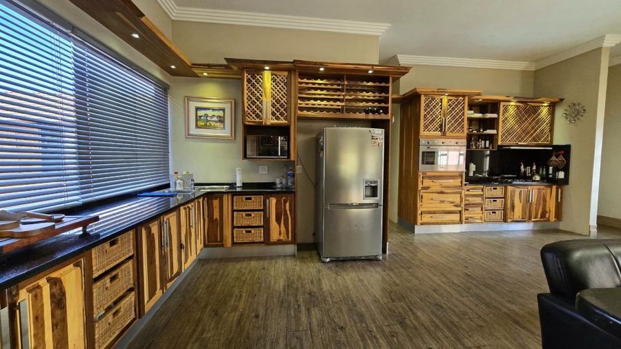 8 Bedroom Property for Sale in Marlbank Gauteng
