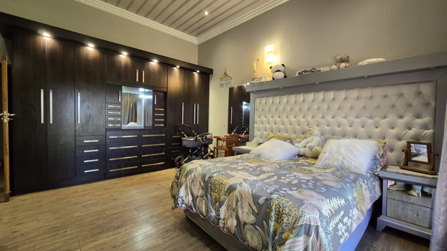8 Bedroom Property for Sale in Marlbank Gauteng