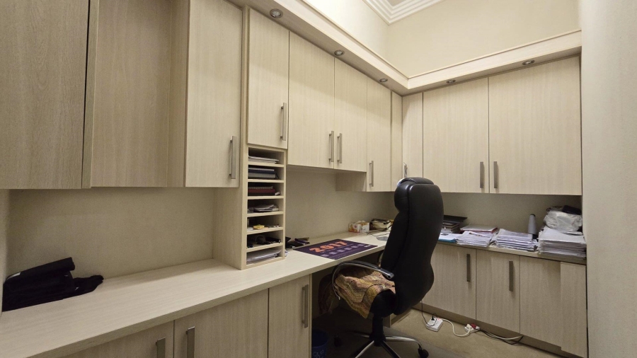 8 Bedroom Property for Sale in Marlbank Gauteng
