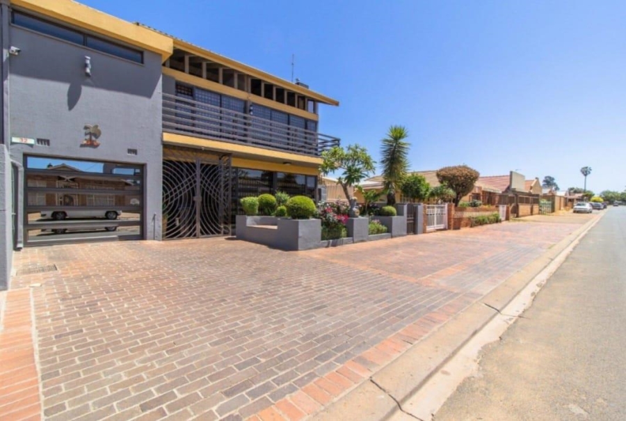 4 Bedroom Property for Sale in Lenasia Gauteng